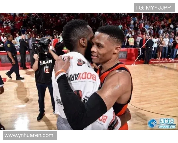 篮球与足球明星亲密互动精彩瞬间回顾与幕后故事分享